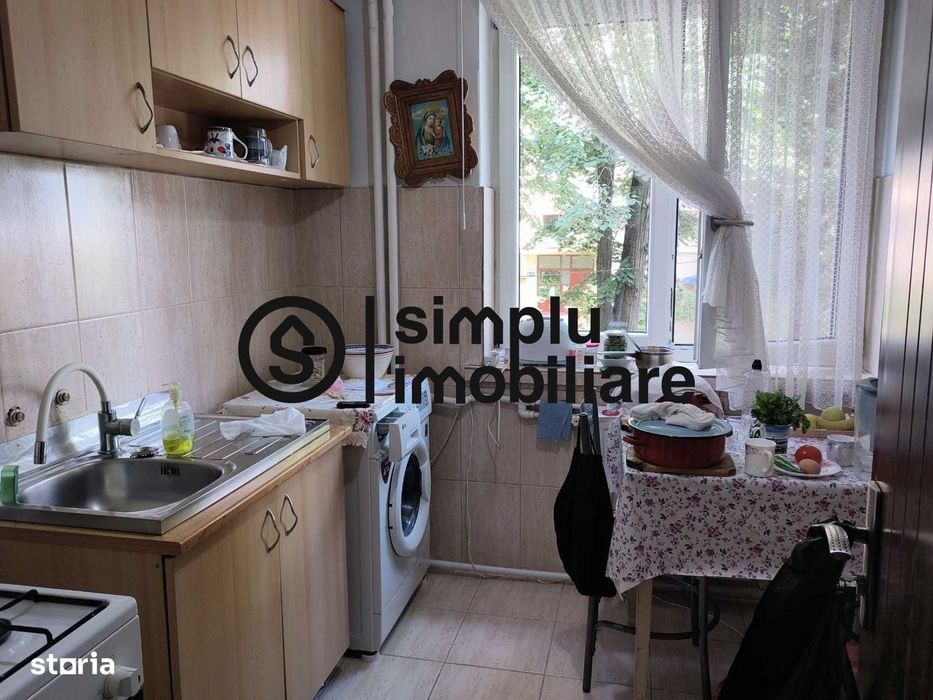 3 semidecomandate,  etaj 1, zona Supeco - 103 000 Euro