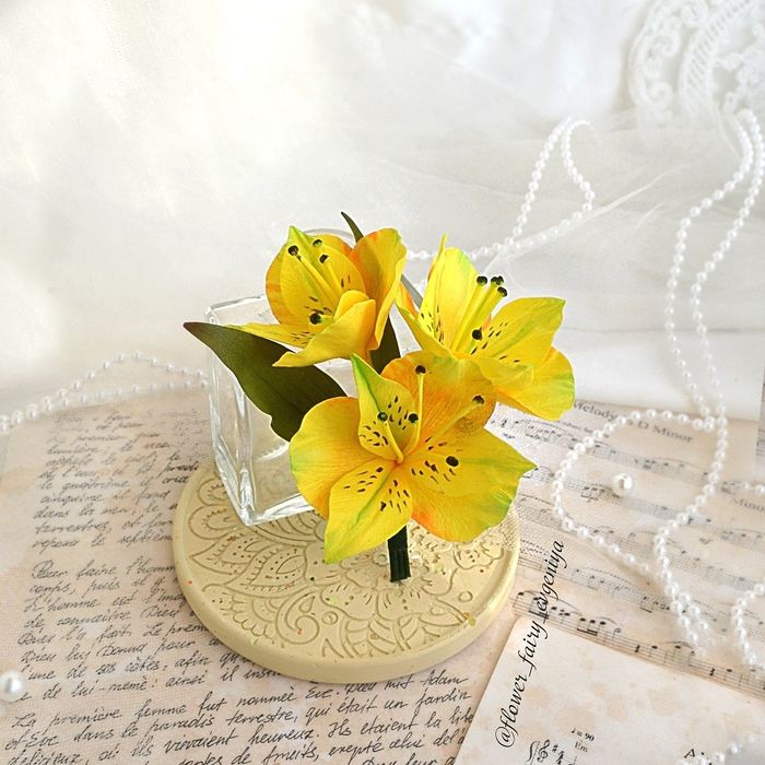 Брошь цветок ручной работы