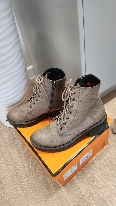 Продаётся  обувь весенняя