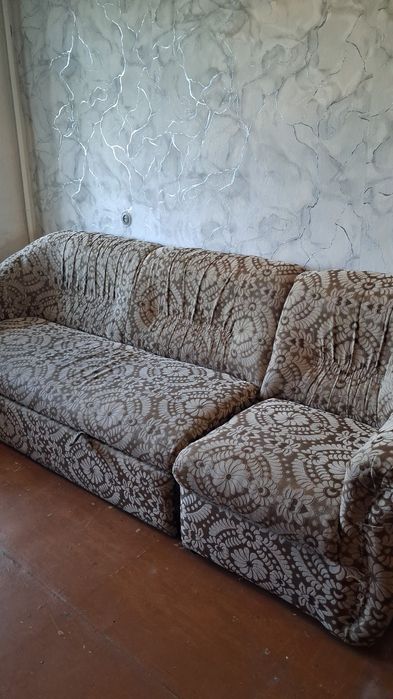 Отдам даром ,диван,кух шкафы