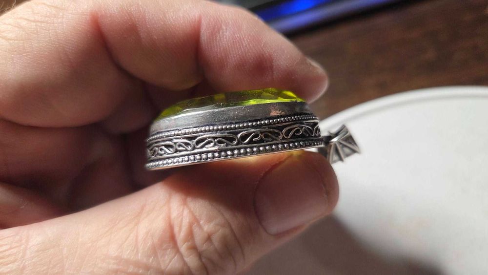 Pandativ vintage argint cu peridot mare