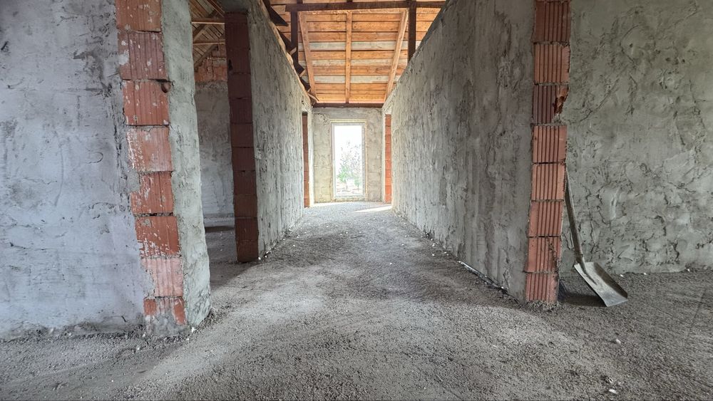 Vand sau schimb casa in gri cu apartament in Sannicolau Mare.