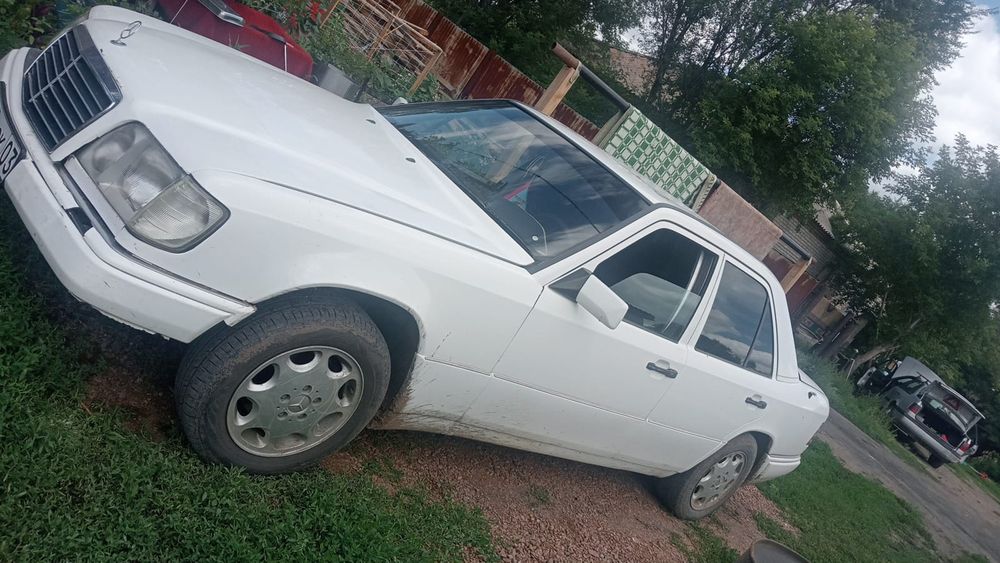 Mersedes 124 белый