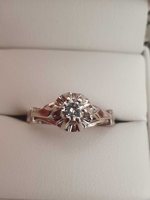 Deosebit vintage aur 18k cu diamant natural vvs 0,3ct