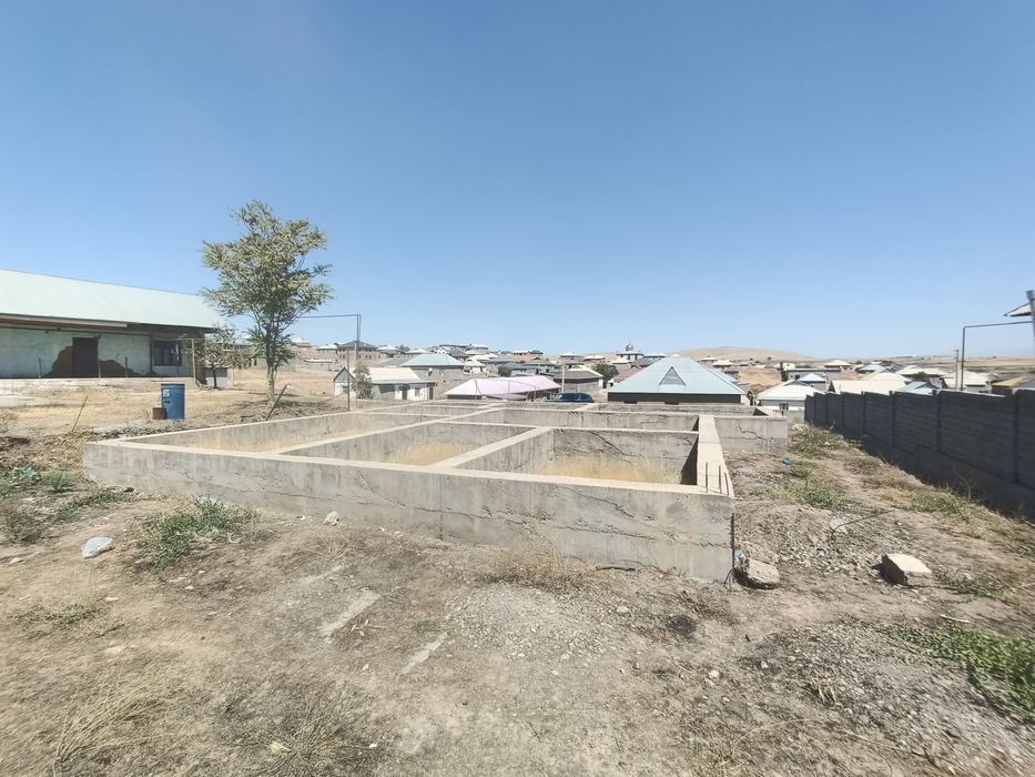 Участок с фундаментом