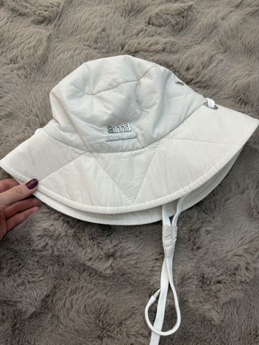 Ami bucket hat white