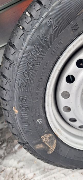 Продам шины новые.