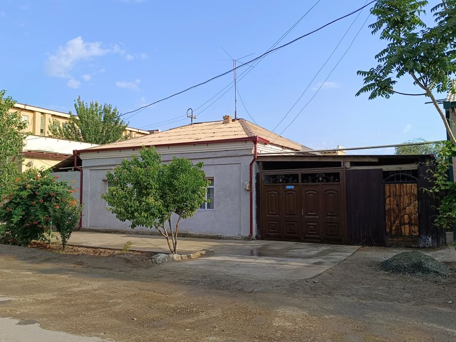 Жай сатилади. Нукус шахри А.Шамуратова кўчаси  70 -жай.