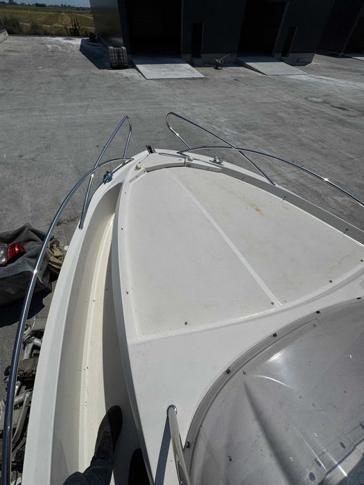 Vand ambarcatiune Quicksilver 635 wk cu motor Mercury 200CP si peridoc