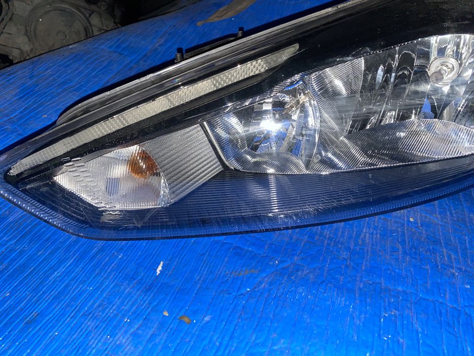 Far Ford focus 3 Facelift 2014 - 2017 far stanga negru daylight