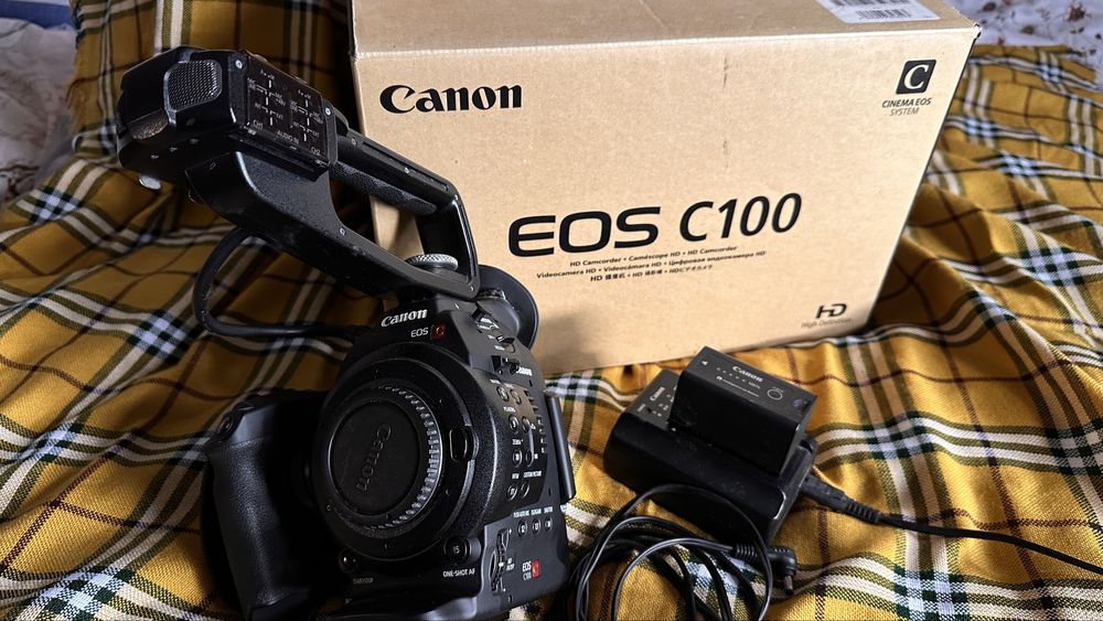 Видеокамера CANON Eos C 100