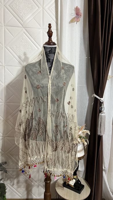 Sal handmade cu o superba broderie