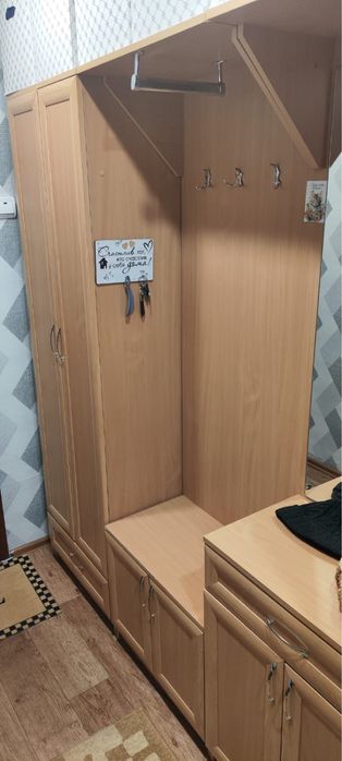 Пиихожая и шкаф самовывоз с Майкудука Восток 5