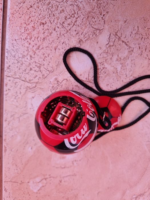 Minge coca cola cu radio.