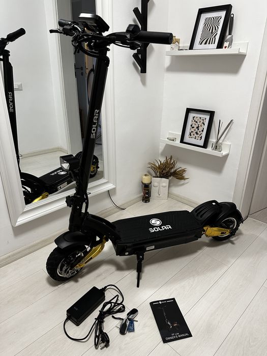 Trotinetă electrică SOLAR 2025