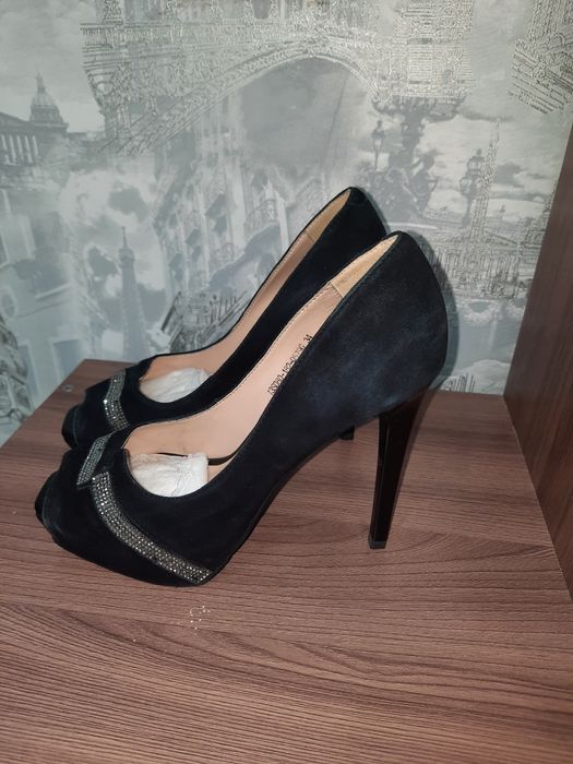 Продам босоножки