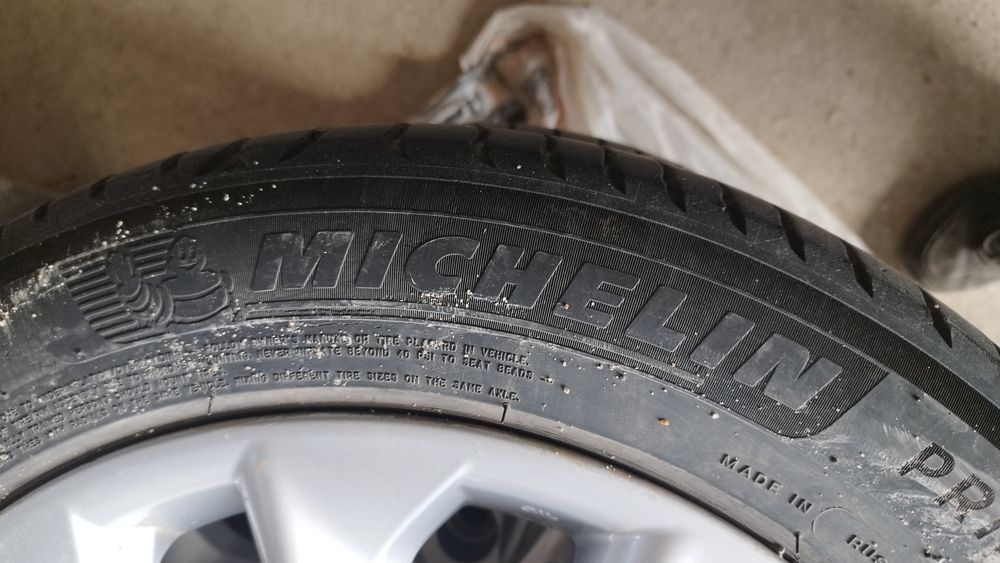 Продам шины с литыми дисками Тойота