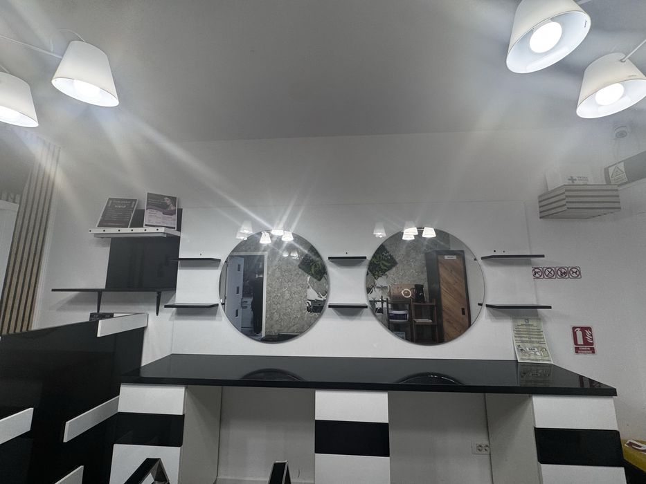 Vând mobilă pentru salon