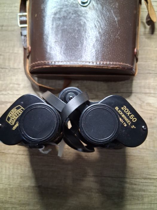 Binoclu de vanatoare si pescuit.
