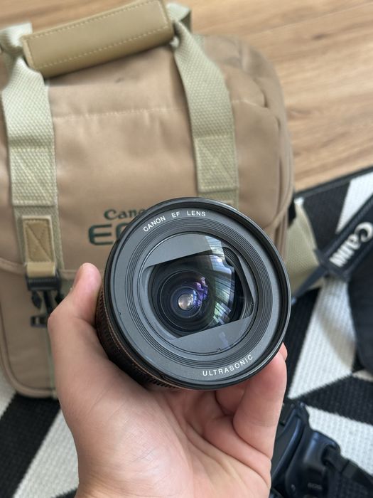 Canon EF 20-35mm f/3.5-4.5 USM – широкоъгълен обектив