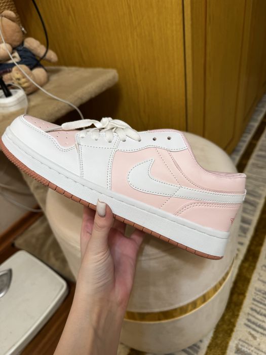 ПРОДАМ ОБУВЬ ЗА 8000 тыс  2 пары