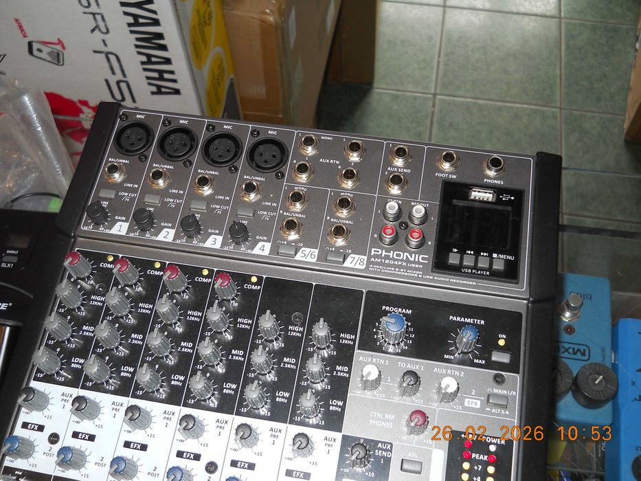Shure Slx1+Phonic AM 1204FX-USBR