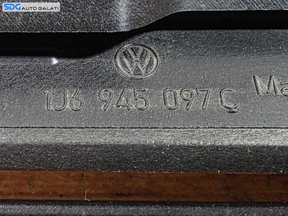 Stop Lampa Tripla Central Auxiliar Aditional de la Hayon Haion Portbagaj Seat Alhambra 1996 - 2010 Cod 7M3945097A, YM2113A613AB, 1J6945097C 1J6945131C [N6171]