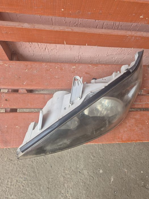 Фара от Тойота камри