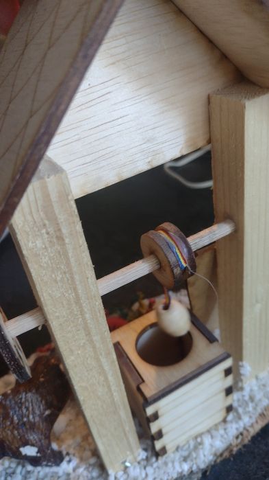 fantana de lemn decorativa