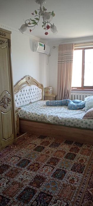 Квартира сотилади. Беш хоналик. Учинчи этаж панелний уй. Гулливер енид