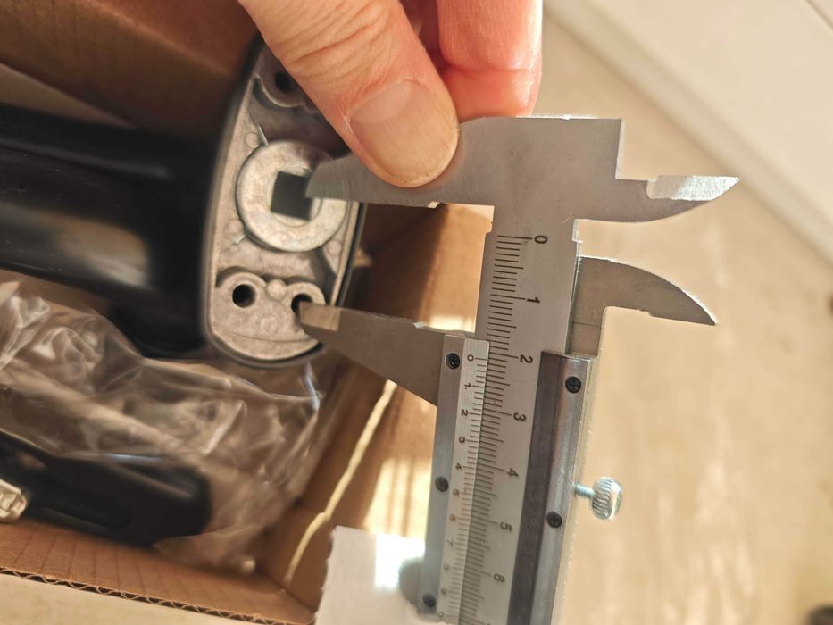 Дръжка за алуминиева и PVC дограма