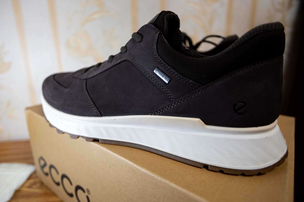 Кроссовки ECCO 46 р. Новые.