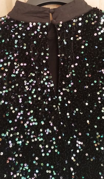 Елегантен топ YAS