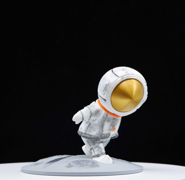 STAND TELEFON ASTRONAUT PE LUNA -Handmade, dry brush + 4 straturi lac