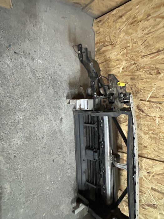 Trager / Tragher bmw G30 G31 Armatura / suport far / traversa