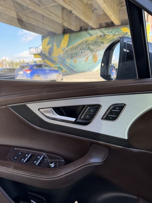 Audi Q7 model EXCLUSIV 7 locuri deosebit