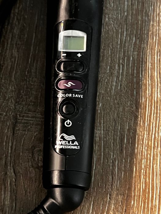 Ondulator ceramic digital Wella Pro Curl cu diametrul de 24 mm