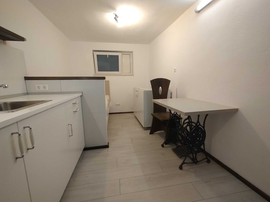 Proprietar, Garsonieră cu baie proprie, ultracentral, la casă