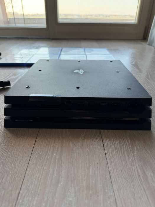 PS4 Pro + 2  controlere + jocuri