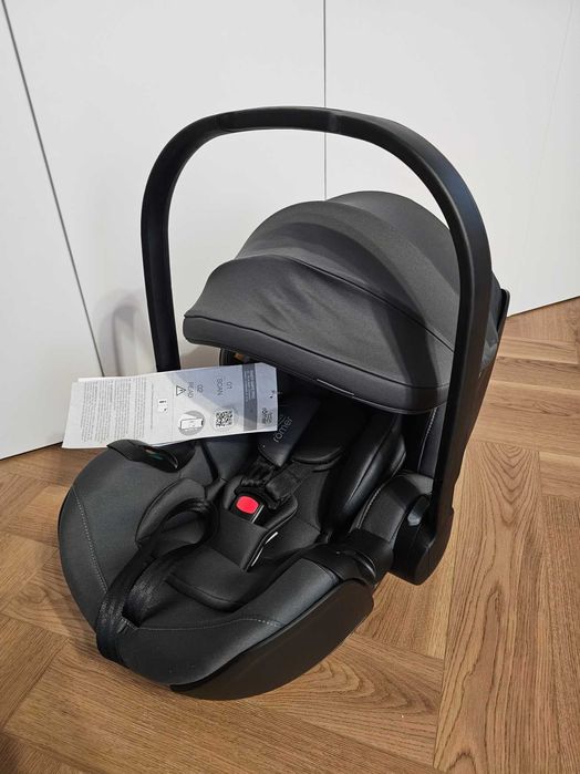 Pachet nou - scoică Britax Romer Baby Safe Pro și baza Isofix Vario 5Z