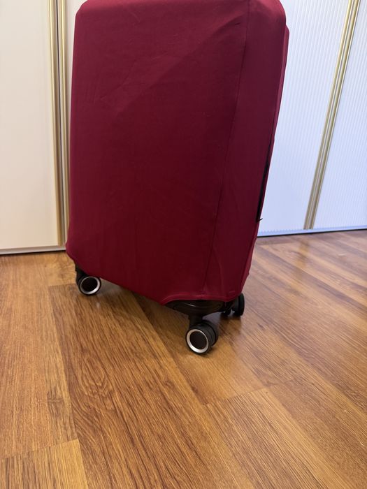 Чемодан  средний размер из полипропилена очень мощный