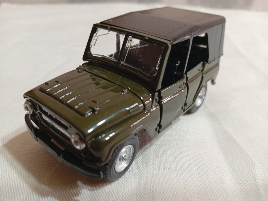 Модели масштабные 1:43 торг уместен