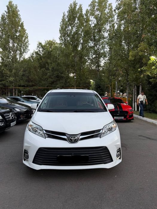 Toyota Sienna 350