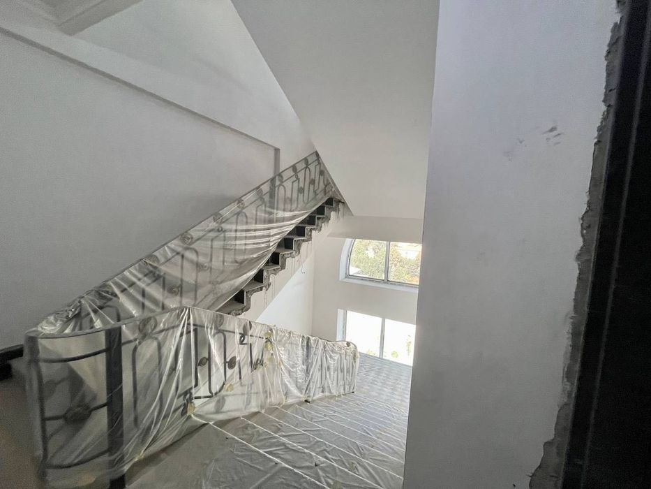 Лондон Продается 4 комнатная квартира коробка ул.Новомосковская