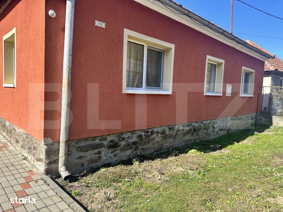 Casa cu piscina si teren generos de 3.298 mp in Lesnic, la 15 minute d