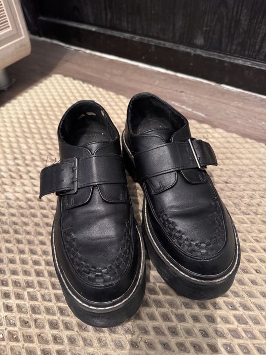 Отдам туфельки ботинки на девочку 37р