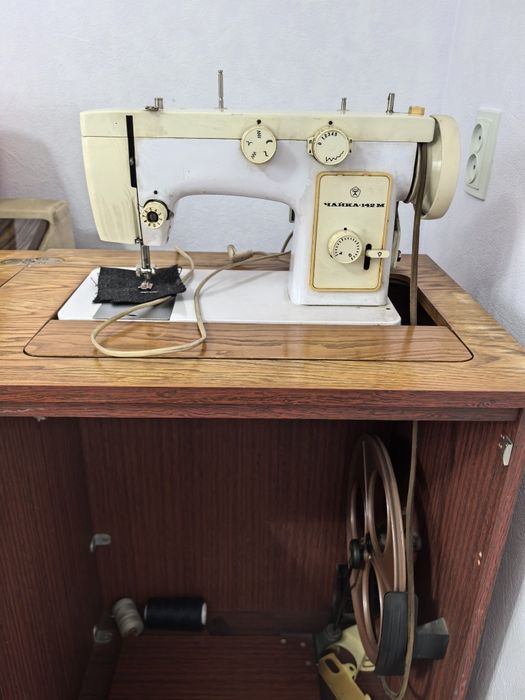 Швейная машина Чайка 142