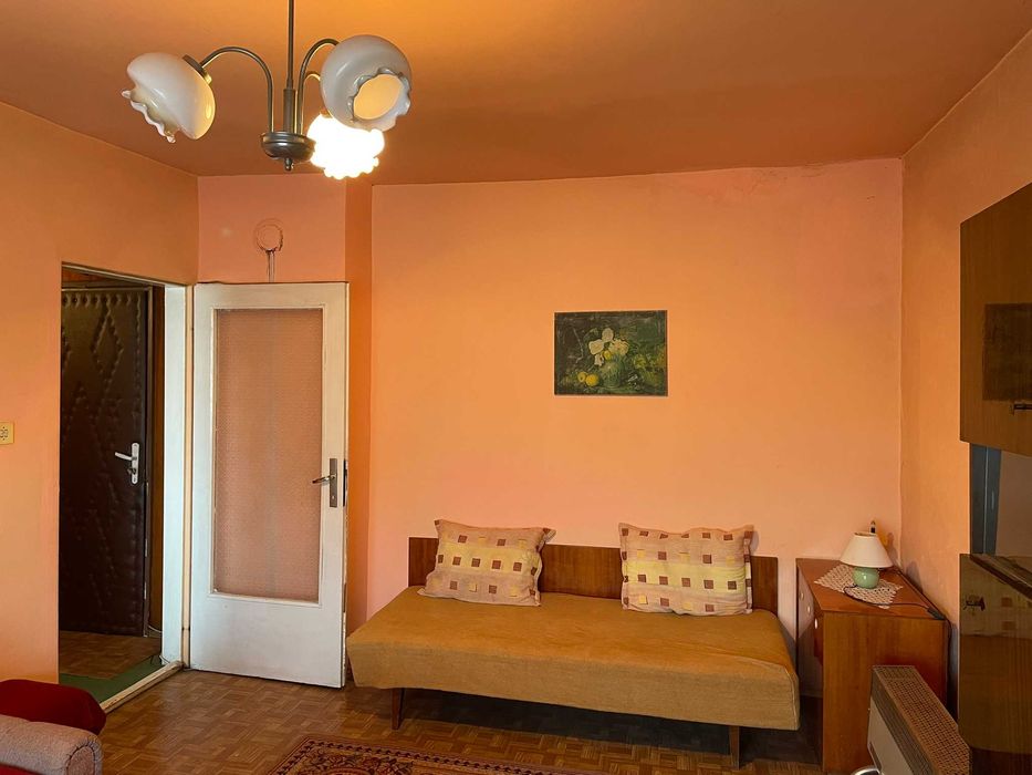 Продава се Тристаен апартамент в Карнобат - 65 кв.м за 1000 €/кв.м - Снимка #2