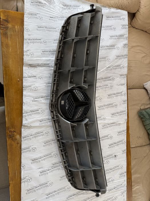 Декоративна решетка Mercedes C class W204 AMG