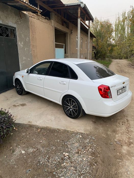 Lasetti jentra qilingan